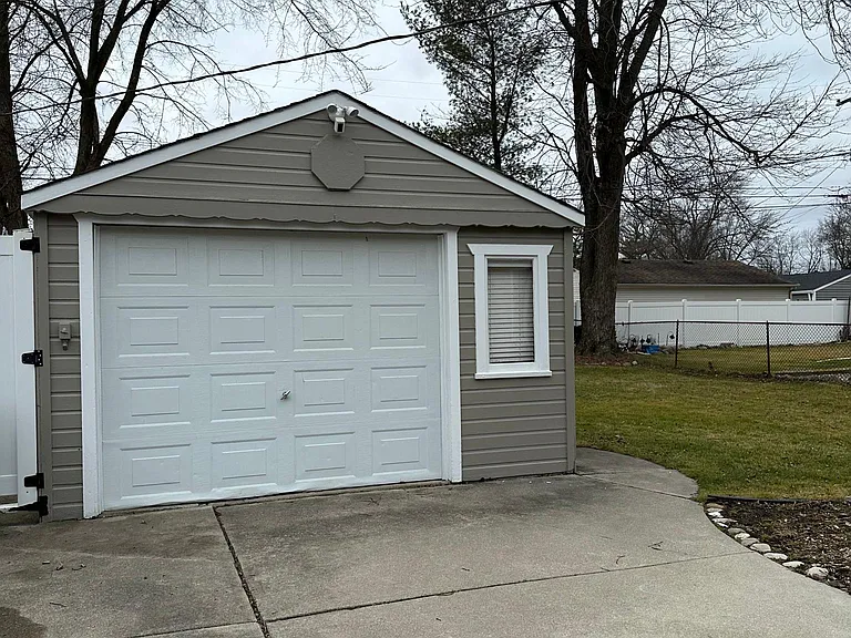 336 S Marias Ave — Photo 2
