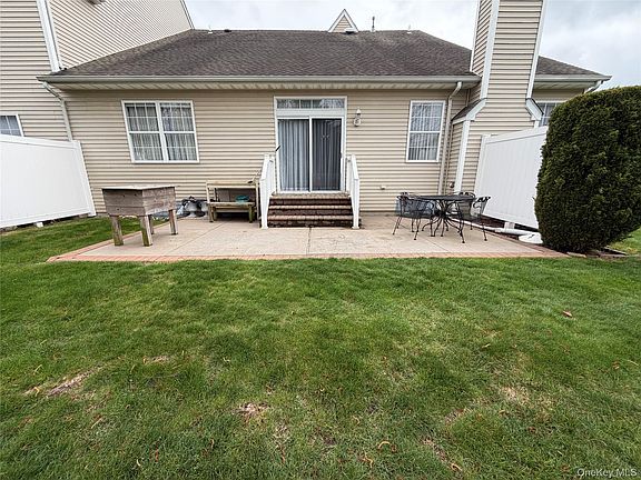 4th image of 19 Meadow Pond Circle
