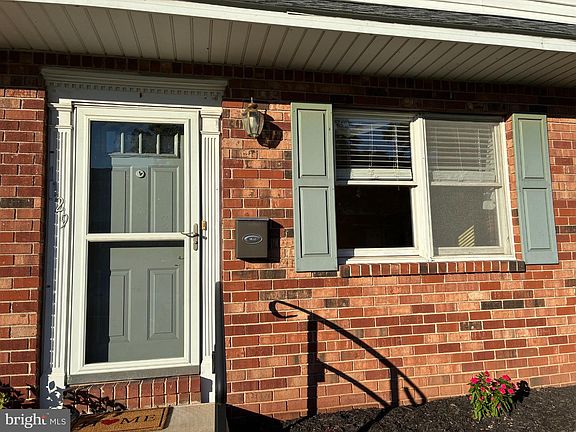 2nd image of 1129 Grove St
