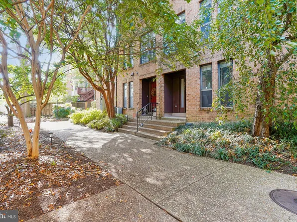 4421 7th St N, Arlington, VA 22203