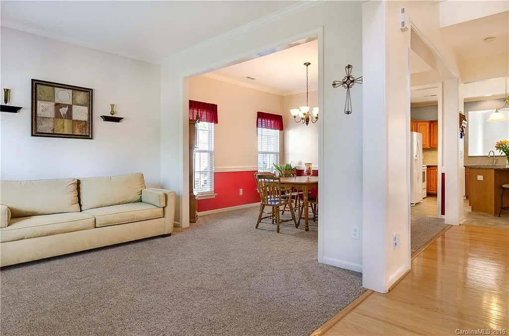 4 bed, 2.5 bath, 2386 sqft, $2,350 — Photo 2