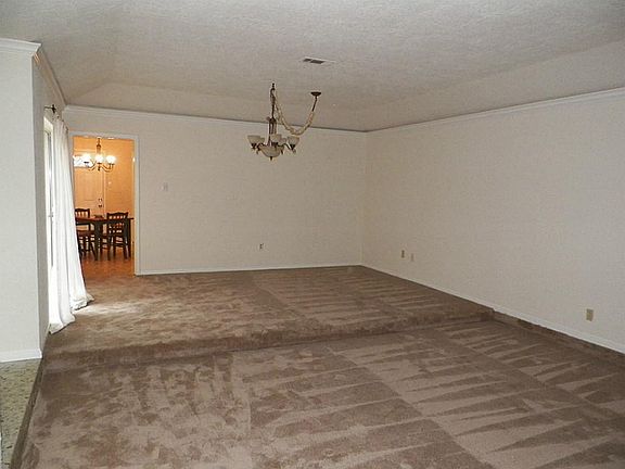 4th image of 219 Sealander St
