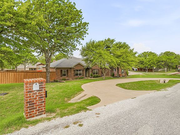 4th image of 104 Canter Lane Dr
