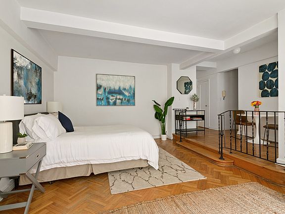 3rd image of 333 W 57th St APT 5F