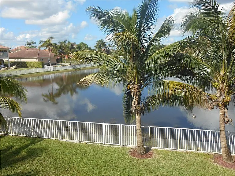 3040 SW 192nd Ave — Photo 5