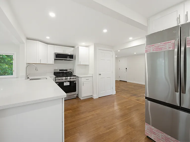 88 Deforest St — Photo 5