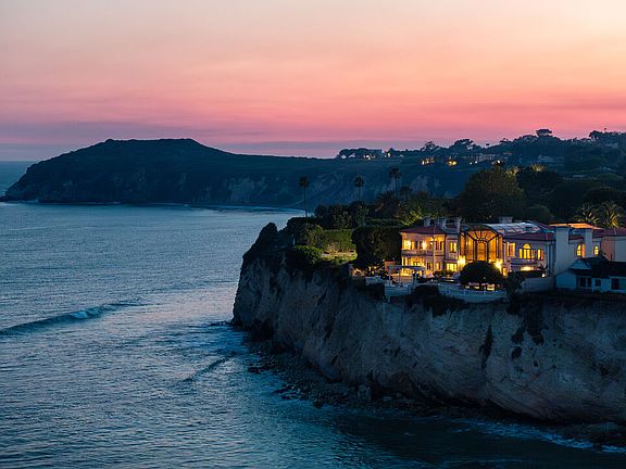 3rd image of 28824 Cliffside Dr