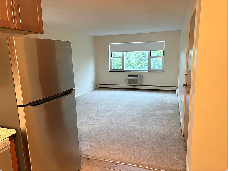 Lexington St Apartments — Photo 4