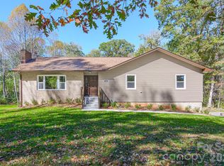 126 Anthony Dr, East Flat Rock, NC 28726