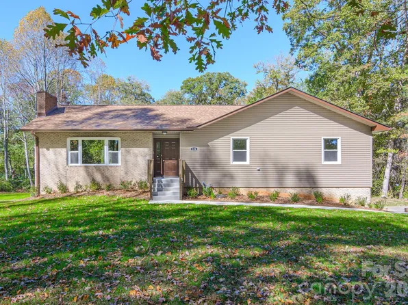 126 Anthony Dr, East Flat Rock, NC 28726