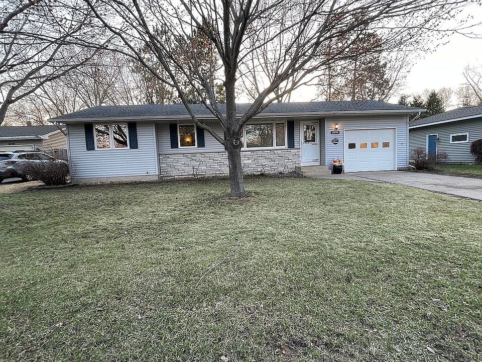 1st image of 2204 Pine St