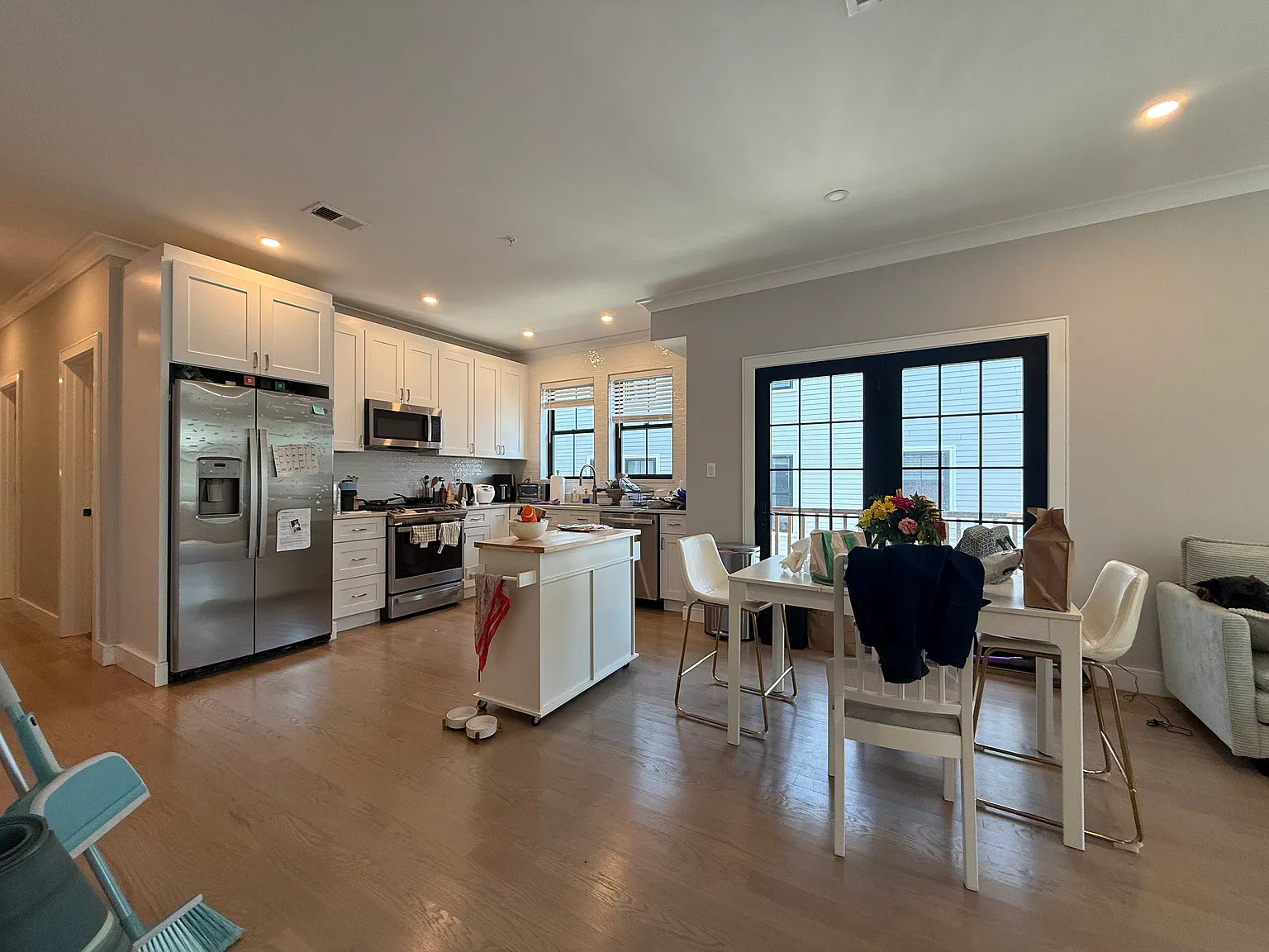 4 bed, 1290 sqft, $4,450 — Photo 3