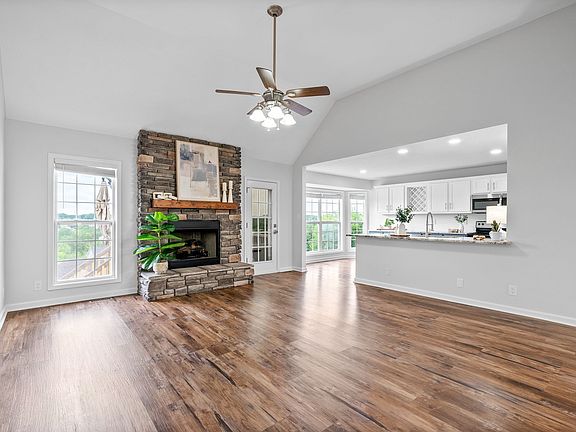 3rd image of 3277 Timberdale Dr