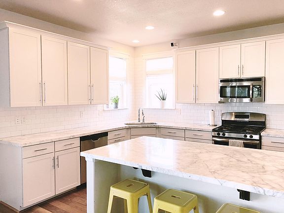 4th image of 10327 S Millerton Dr