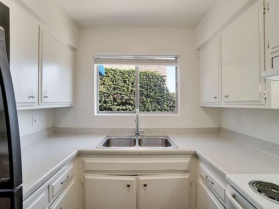 4th image of 5040 Del Monte Ave #3