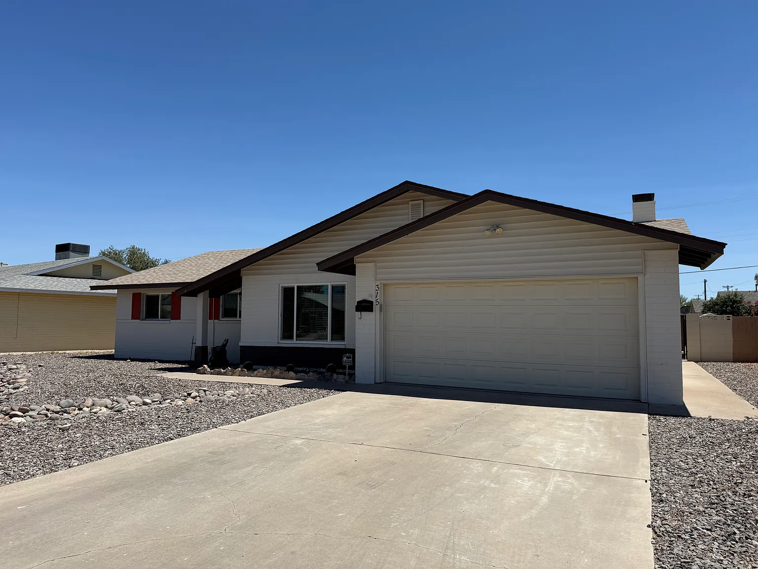 315 E Pebble Beach Dr — Photo 1