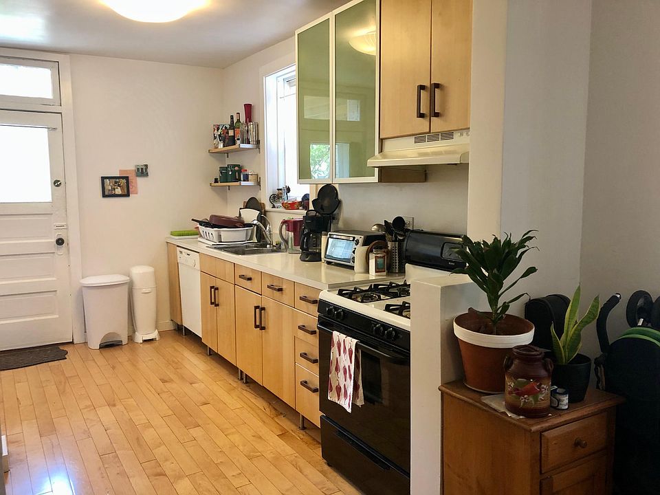 1st image of 2653 N Avers Ave #1