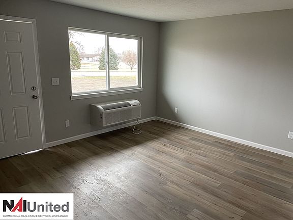 3rd image of 909 E 7th St #2