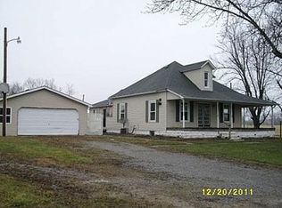 208 W Lincoln St, Dix, IL 62830