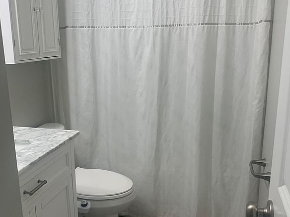 5th image of 16 Walnut Dr