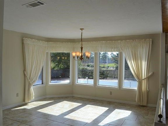 4th image of 244 Edgemont Ct