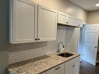 2nd image of 1233 Eggert Rd