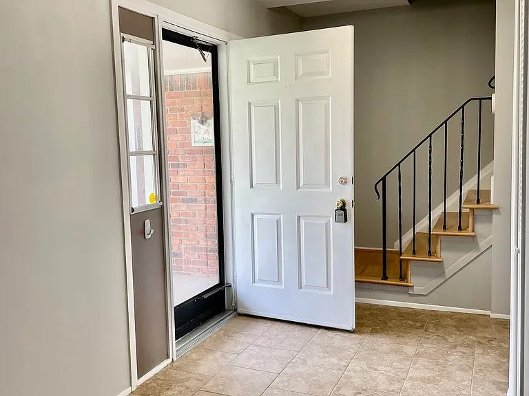 1911 Smallbrook Dr — Photo 5