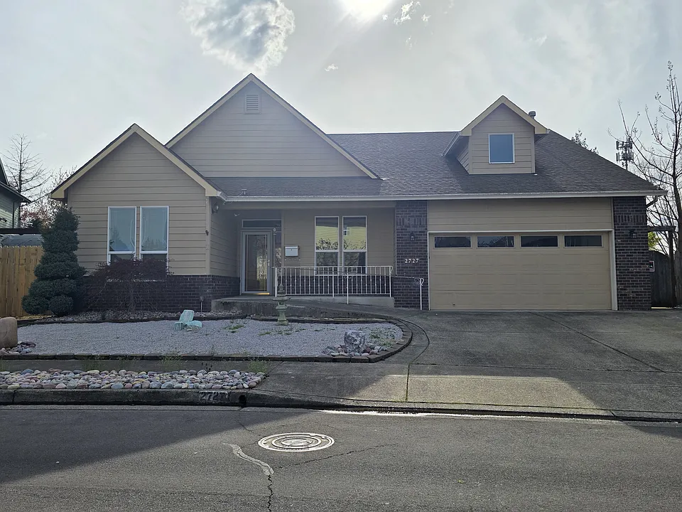 2727 SE Hacienda Loop