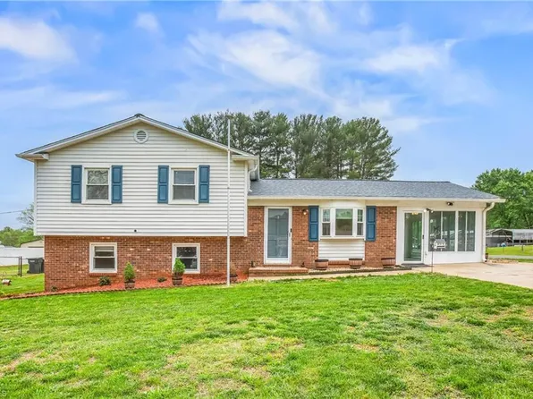 221 Farmstead Rd, King, NC 27021