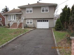 25 Pennsylvania Ave, Carteret, NJ 07008