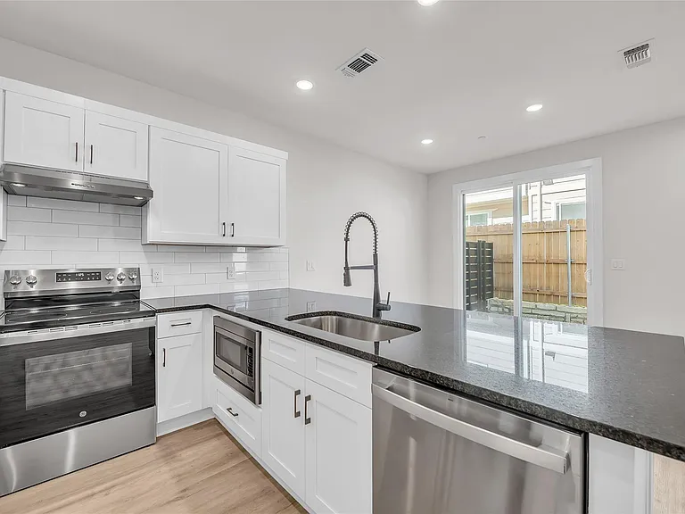 9312 Curious Squirrel St — Photo 5