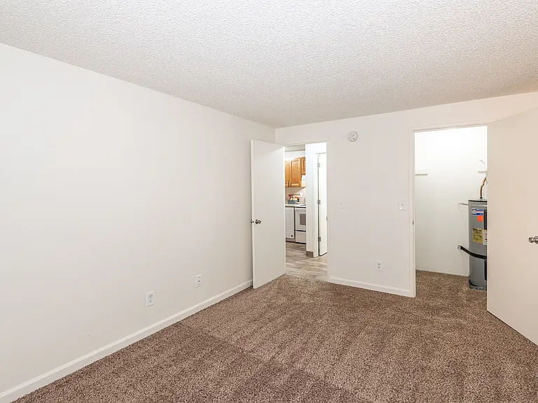 Creekside Commons Apartments — Photo 8