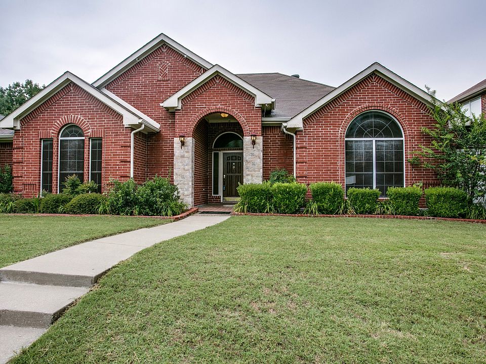 1st image of 2720 Hyacinth Dr