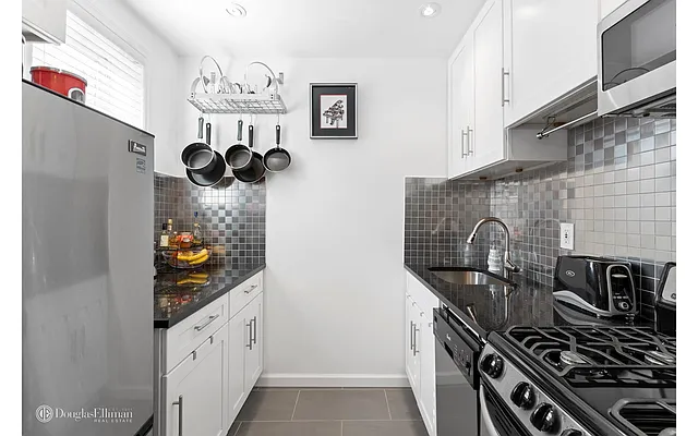 Sold by Douglas Elliman | media 14