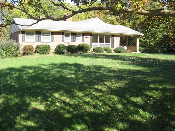 3rd image of 130 Walton Dr