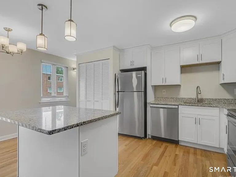 115 S Main St #C18 — Photo 3