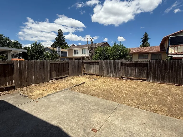 131 Glasgow Way — Photo 97
