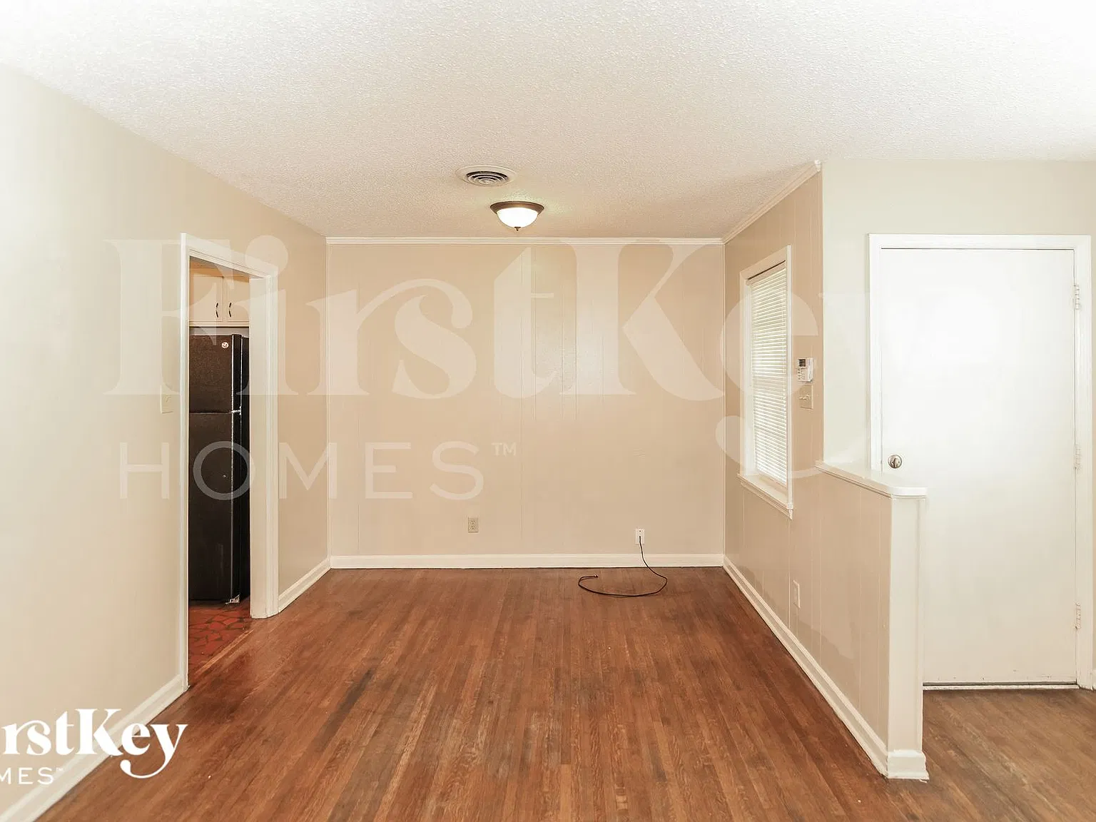 3 bed, 2.0 bath, 1141 sqft, $1,400 — Photo 2