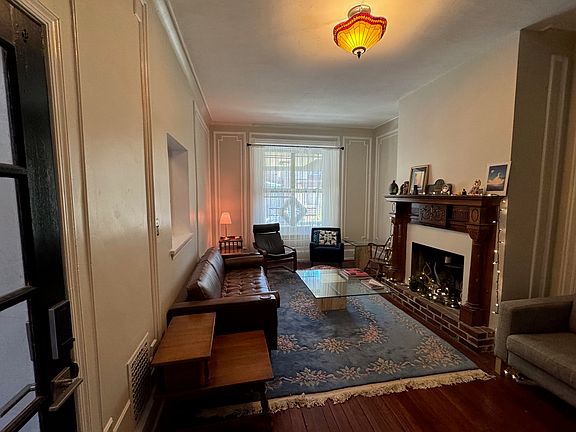 Living room w/ fireplace