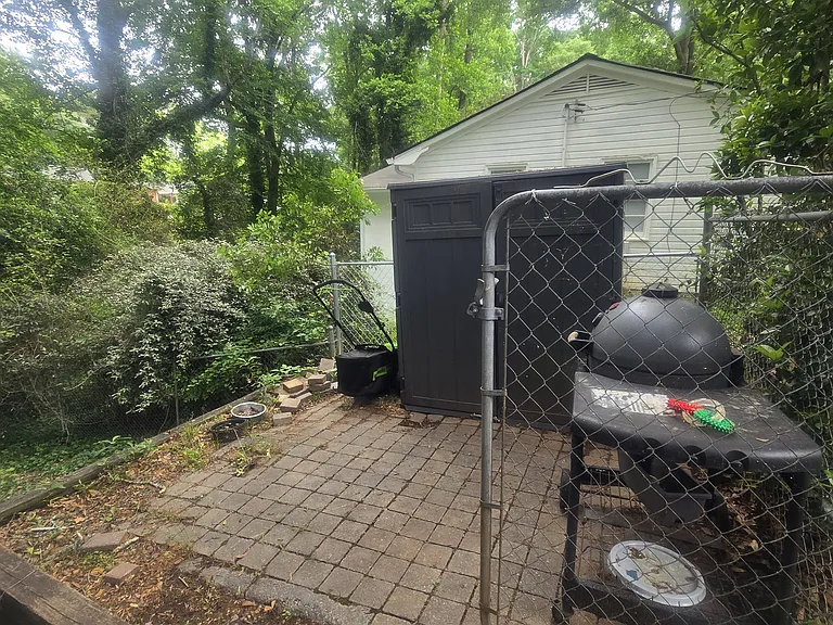 240 Habersham Dr — Photo 6