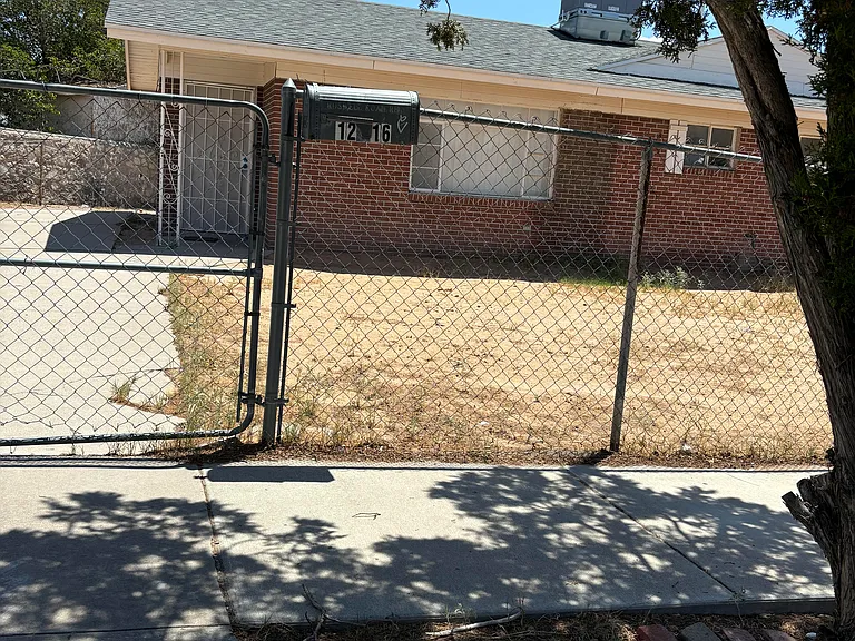 1216 Roswell Rd — Photo 3