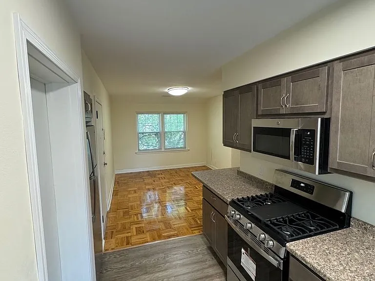 2420 E Washington Ave — Photo 6