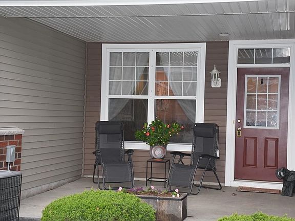4th image of 1654 White Pine Way Unit G