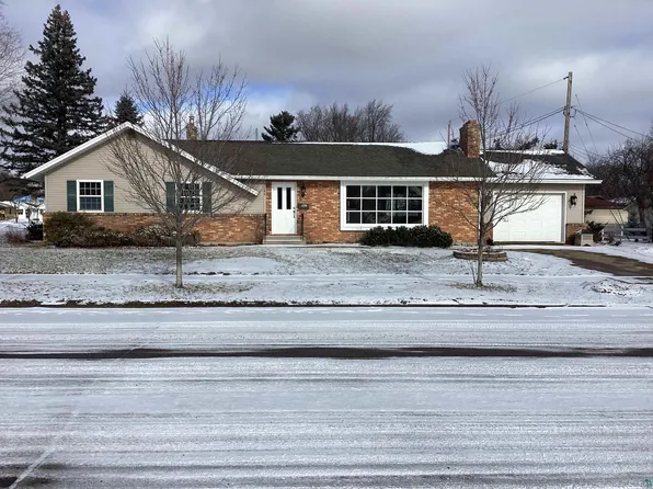 1305 E 18th St, Hibbing, MN 55746