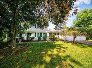 25 Brookhills Rd, Branford, CT 06405