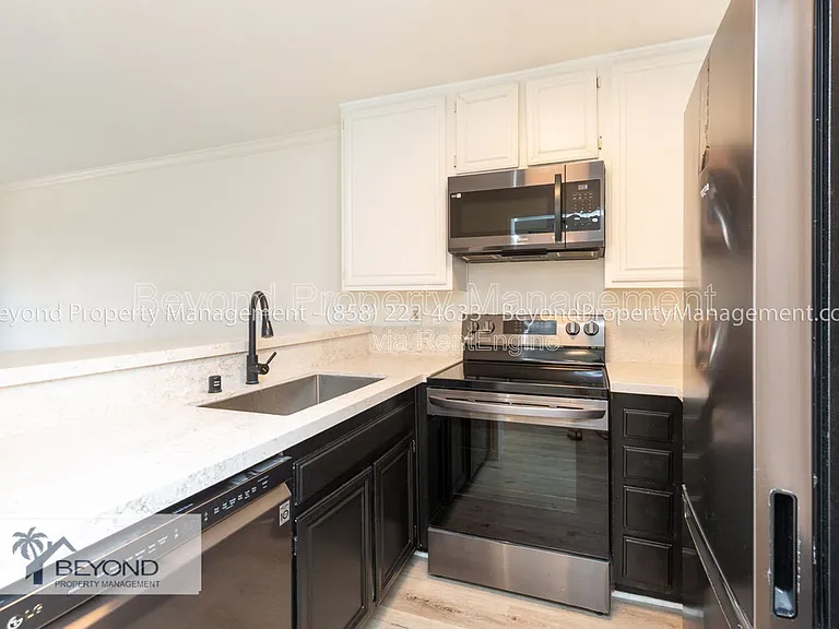 6924 Hyde Park Dr #214 — Photo 7