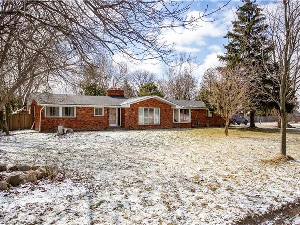 548 Book Rd E, Hamilton, ON L9G 3L1