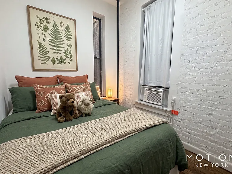 273 E 10th St #1A — Photo 2
