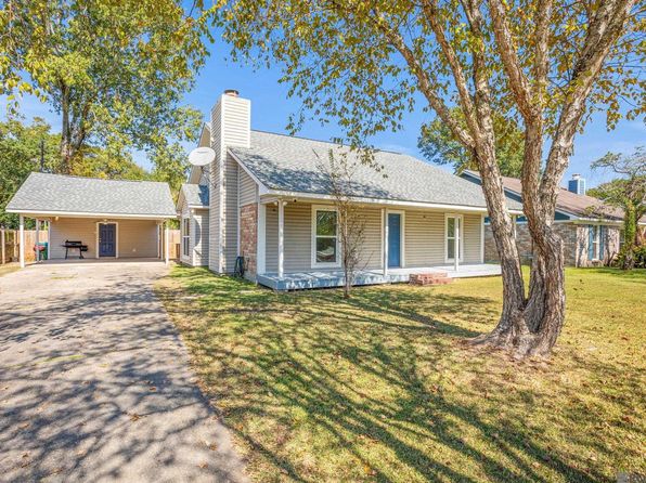 943 Durnin Dr, Denham Springs, LA 70726