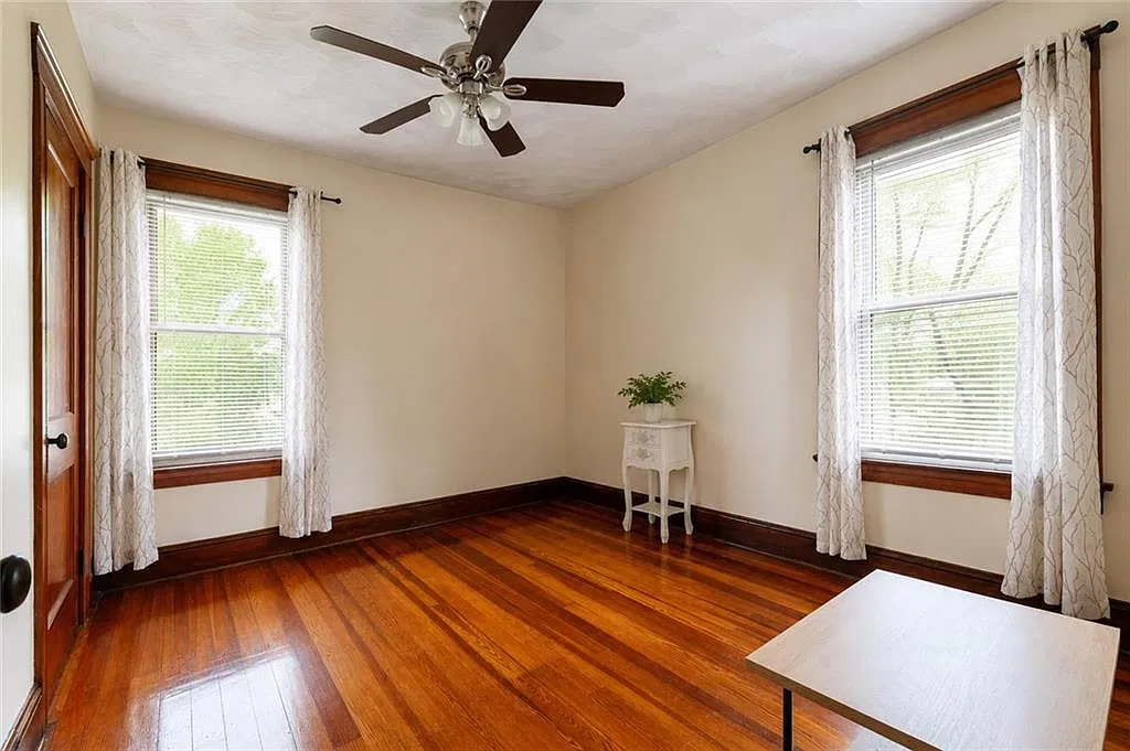 3 bed, 1100 sqft, $2,300 — Photo 4
